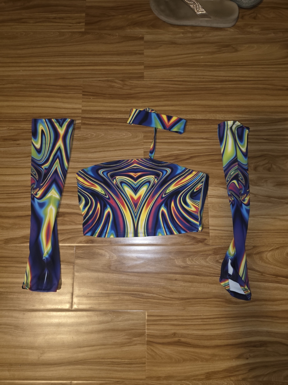 Badinka vibrant heart-shaped swirls top w matching arm sleeves SZ S
